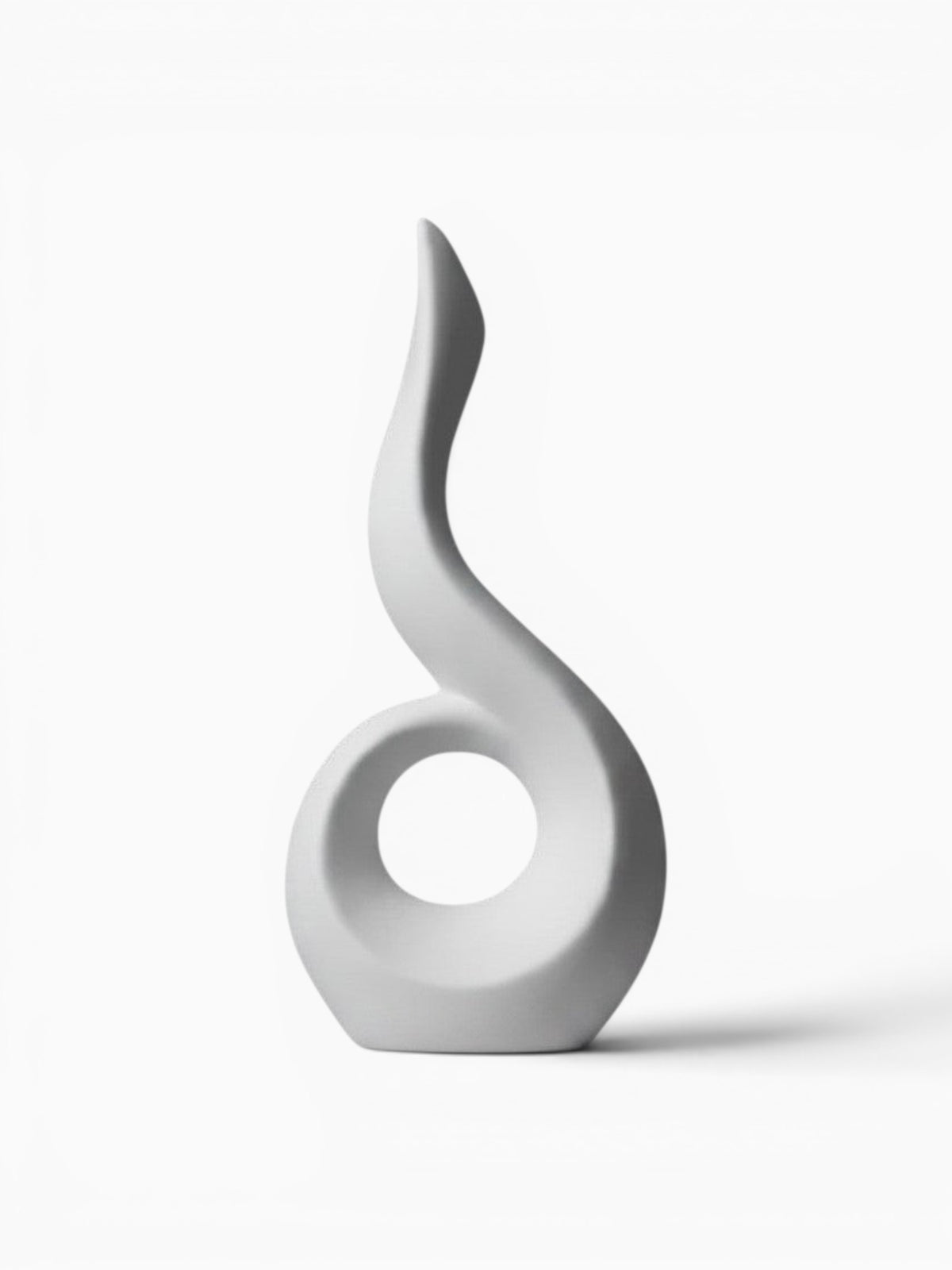 Vase abstrait blanc en céramique Ma boutique, forme organique sculpturale avec une finition mate.
