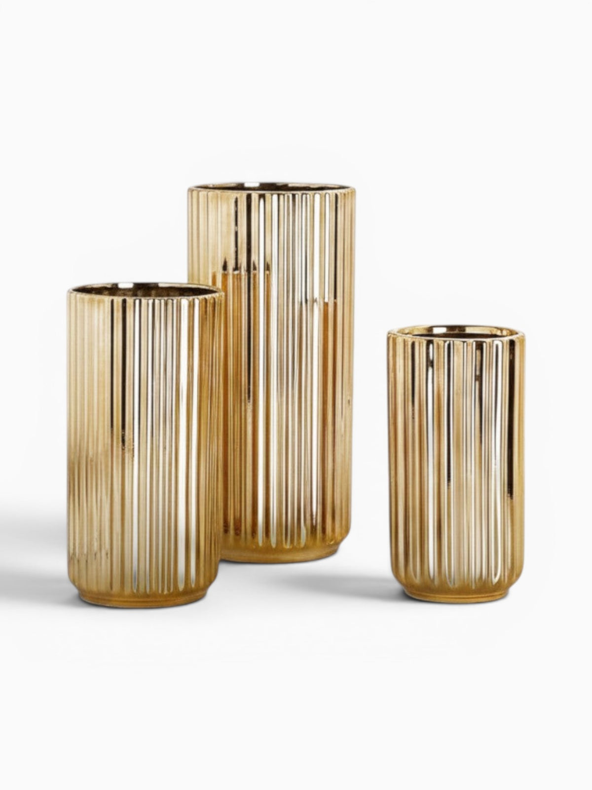 Ma boutique Vase cylindrique doré en céramique avec relief vertical, finition brillante. Idéal pour fleurs séchées ou artificielles.