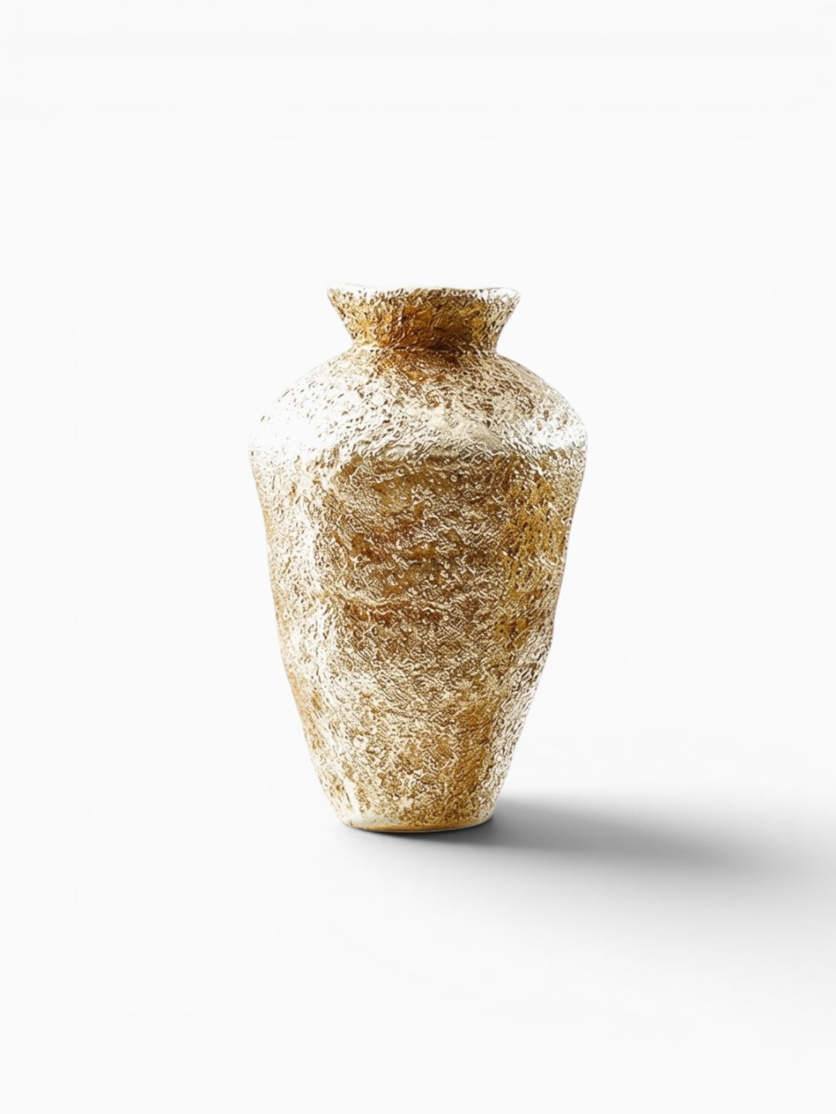 Vase Ma boutique doré texturé effet antique en résine, idéal pour fleurs séchées ou comme objet décoratif.