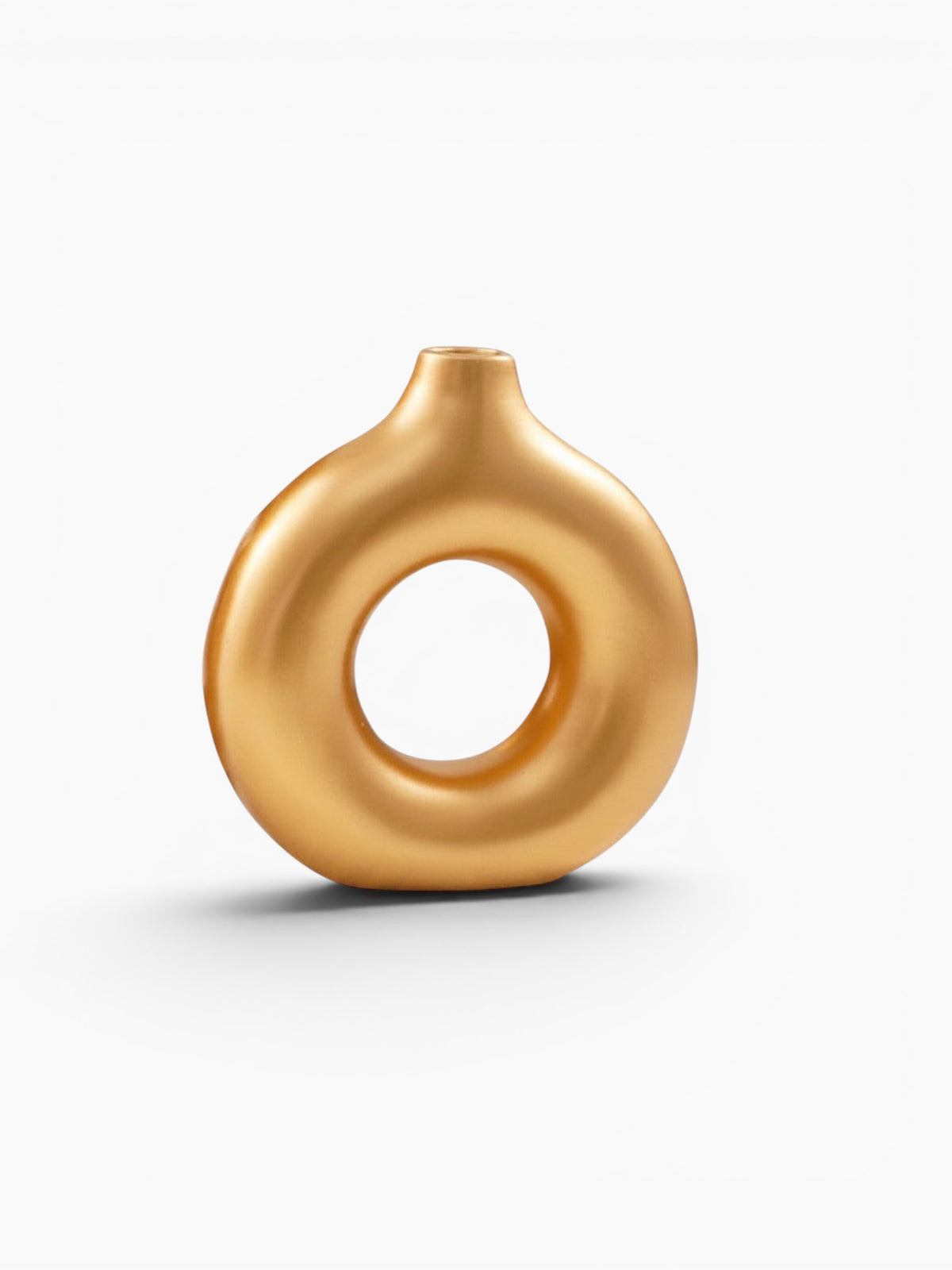 Ma boutique vase rond ajouré doré en résine, design moderne pour décoration intérieure.