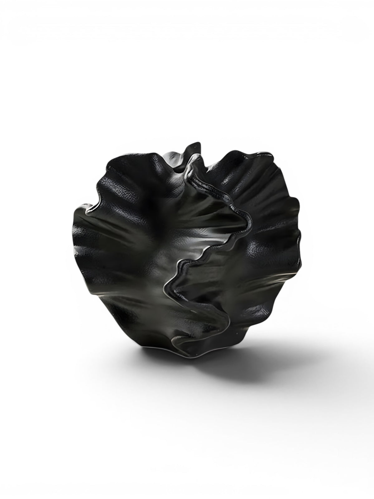 Vase Unique noir sculptural en céramique mate, design organique ondulé, 12,6 cm x 14,4 cm.